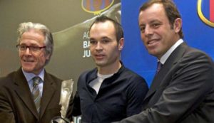 Iniesta Pastikan Bertahan Dan Akan Tetap DI Barcelona