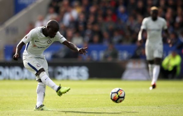 Penyambuatan Baik Kante kepada Drinkwater dan Zappacosta di Chelsea