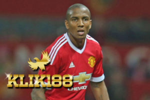 Ashley Young Cetak Gol Reaksi Jose Mourinho Malah Aneh