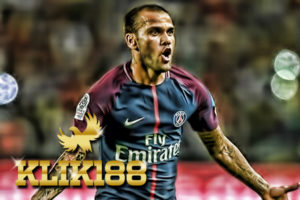 Dani Alves Sempat Dilema Memilih Antara PSG Atau Manchester City