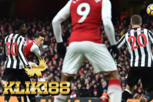 Kalah Dari Arsenal Benitez Inginkan Pemain Anyar