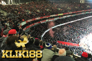 Gemuruh Fans Manchester United di Dinginnya Emirates Stadium