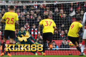 Petr Cech Bukukan Clean Sheet ke200 di Laga Kontra Watford