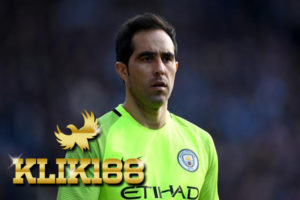Claudio Bravo Mundur dari Timnas Chile Ini Penyebabnya